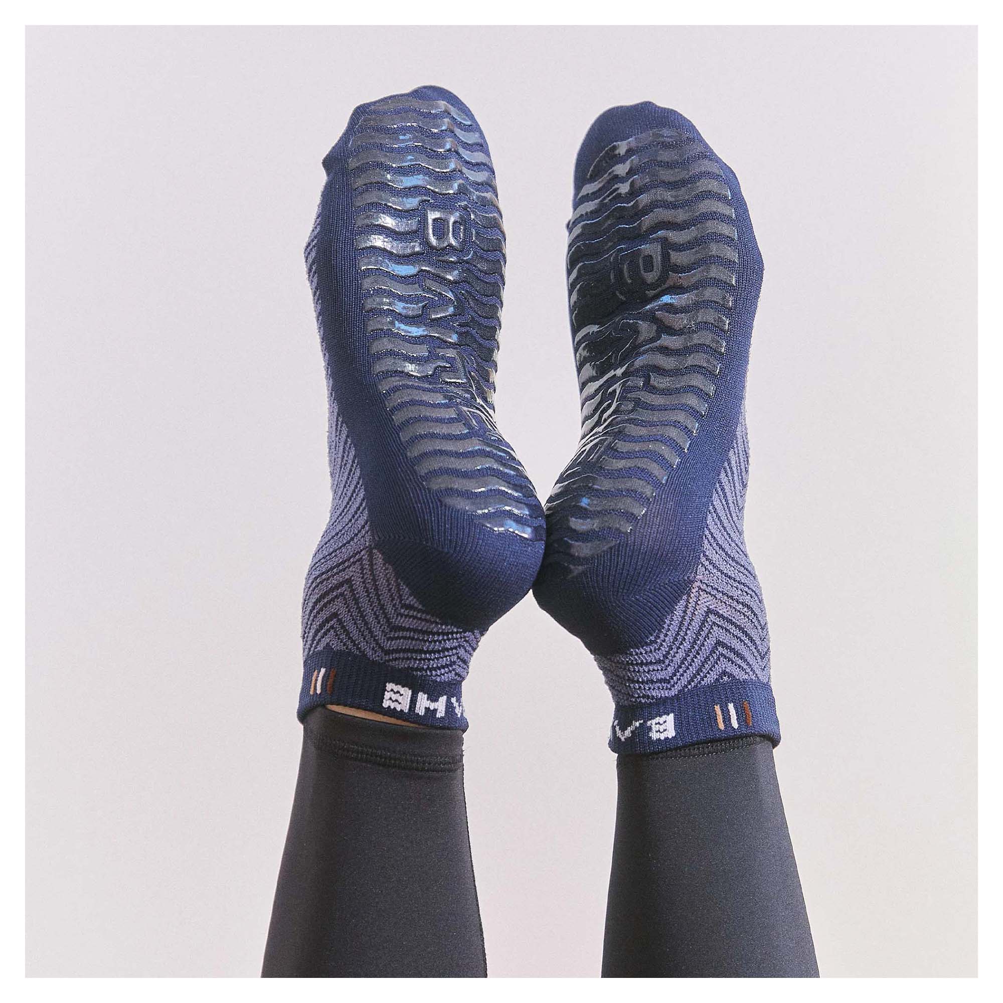 Studio Grippy Ankle Socks - Image 3