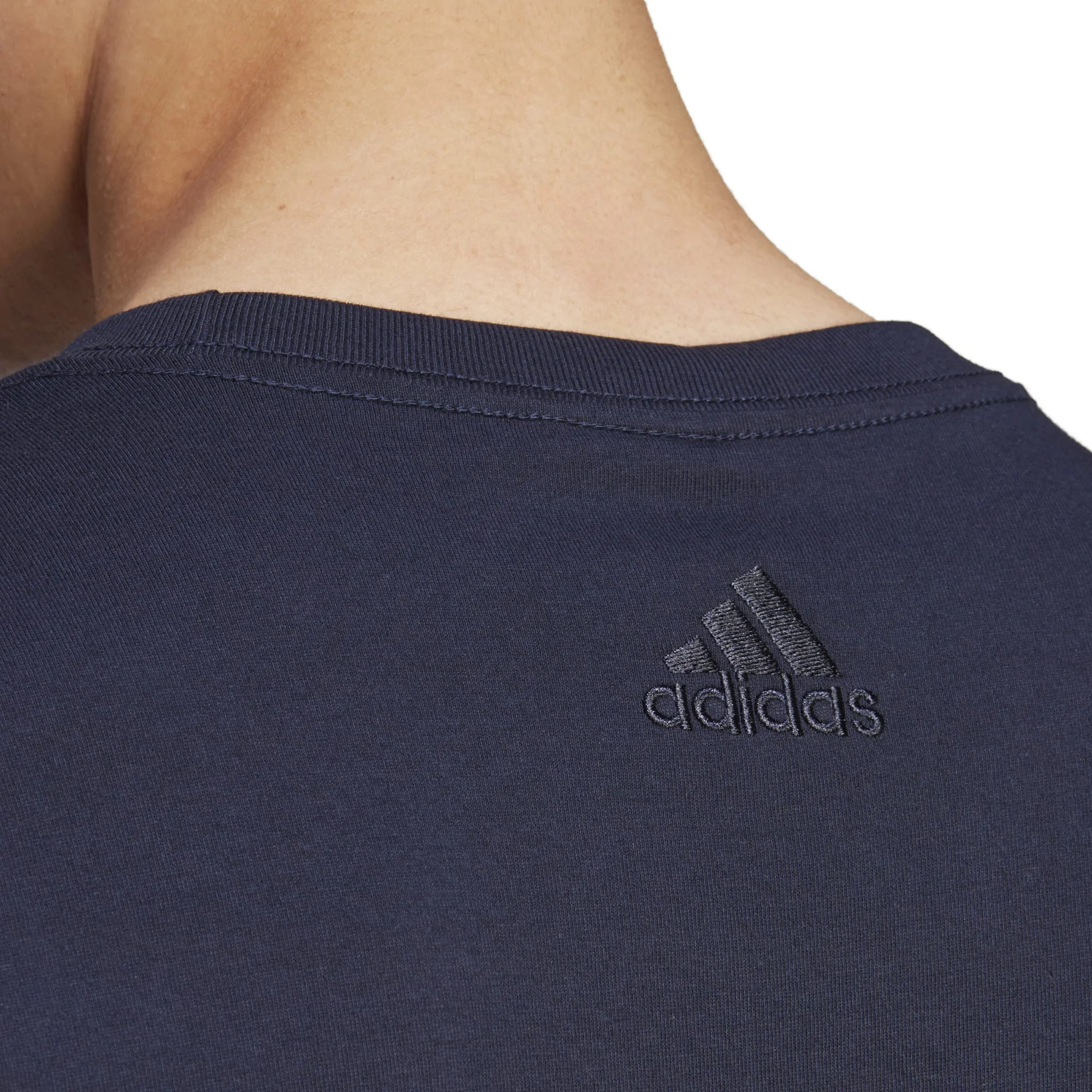 Men's Essentials Single Jersey Linear Embroidered Logo T-Shirt - Image 3
