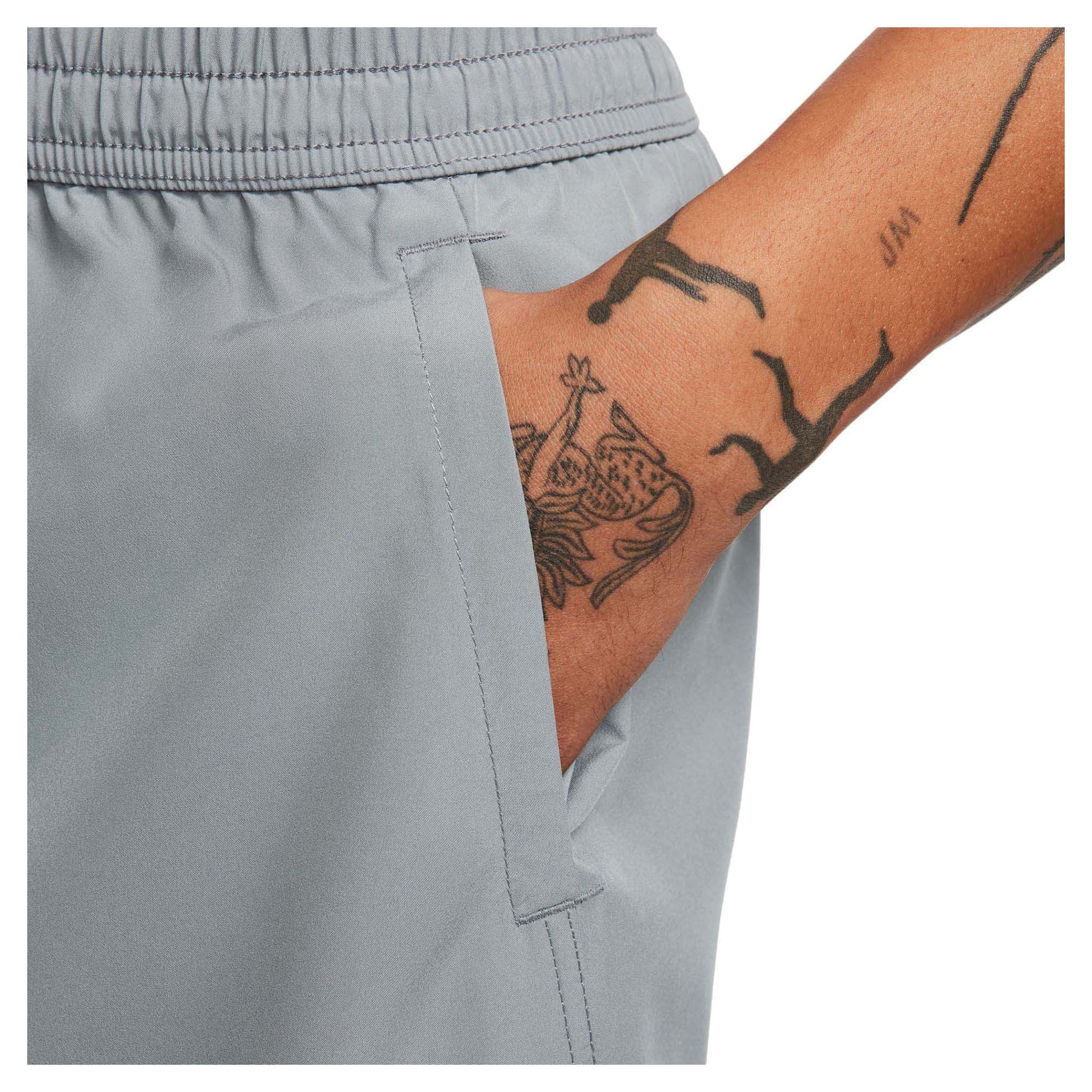 Men's Form 7 Inch Unlined Versatile Shorts - Image 3