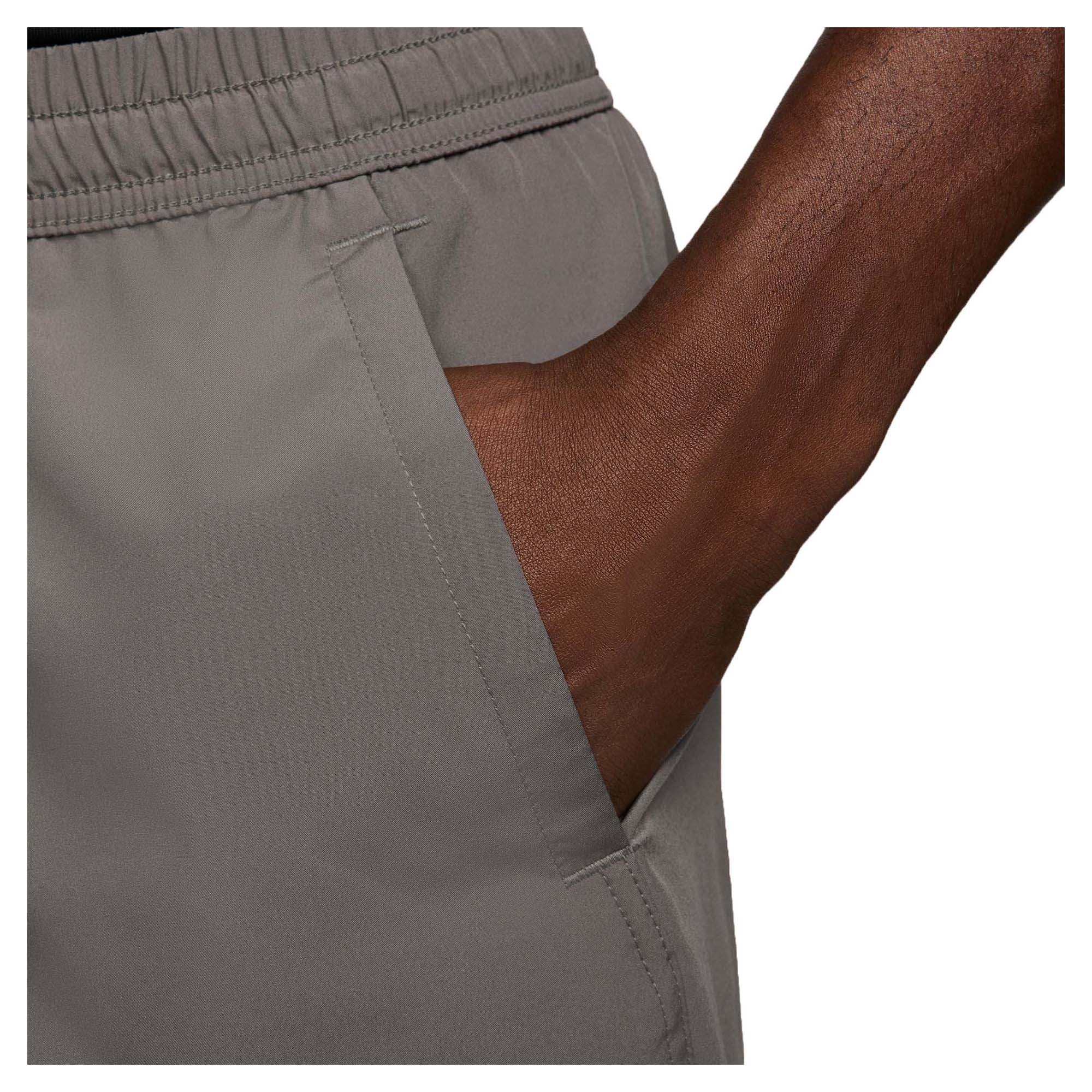 Men's Form 7 Inch Unlined Versatile Shorts - Image 3